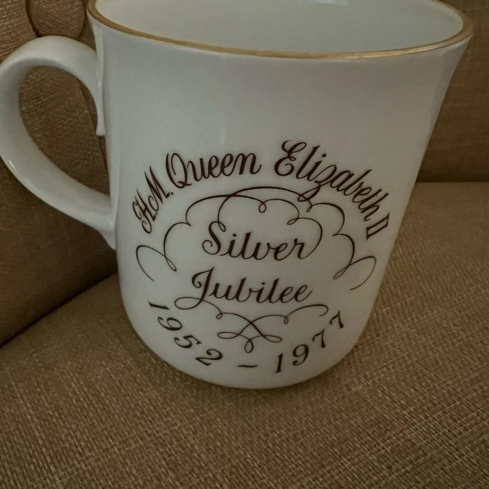 Queen Elizabeth II Silver Jubilee Cup  1952-1977